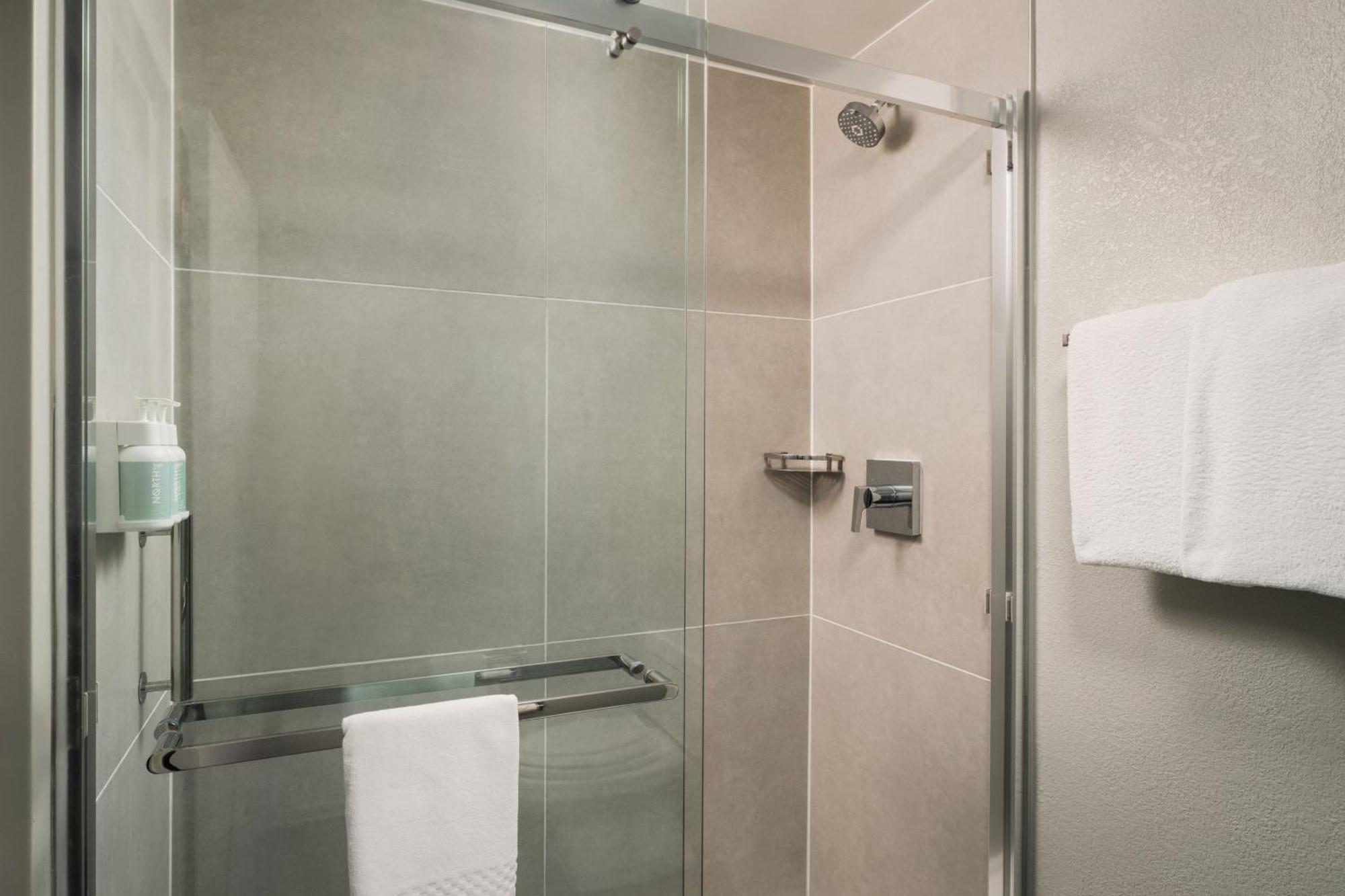 מלון Courtyard Melbourne West מראה חיצוני תמונה