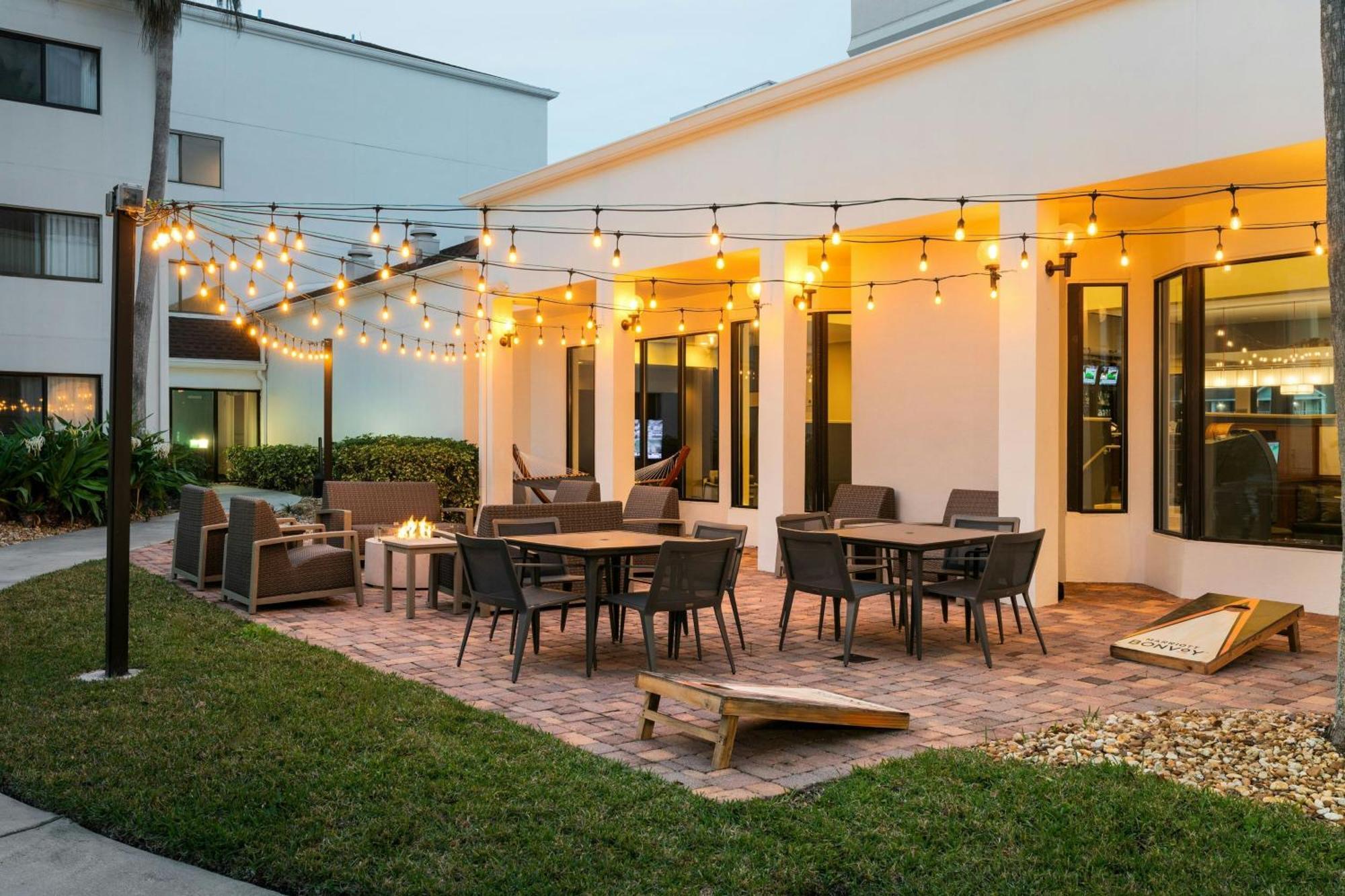 מלון Courtyard Melbourne West מראה חיצוני תמונה