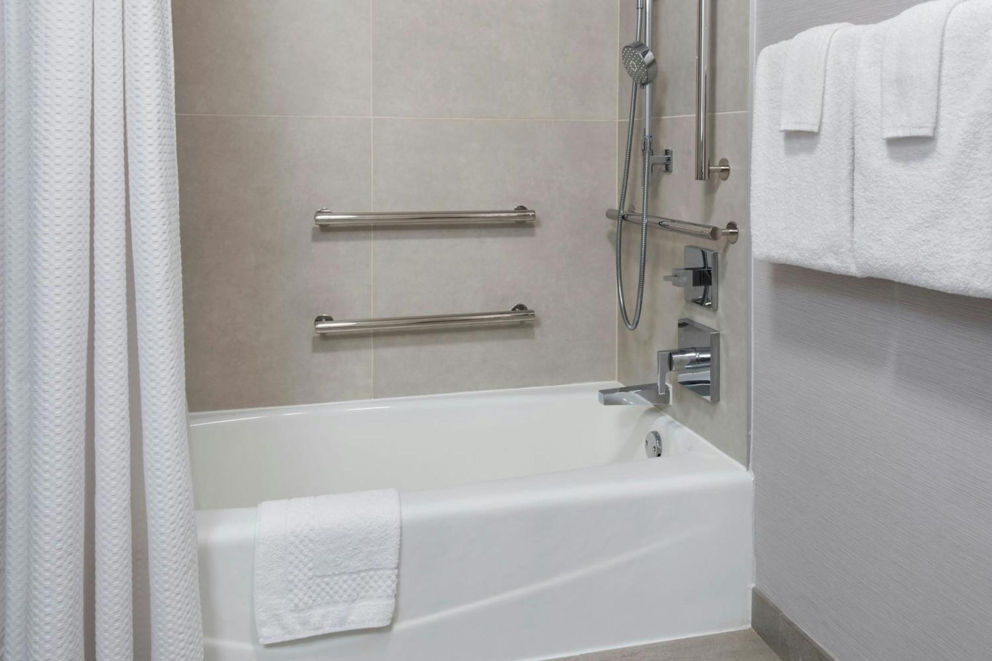 מלון Courtyard Melbourne West מראה חיצוני תמונה